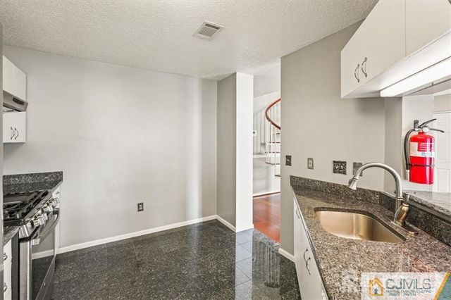 834 Edpas Road, New Brunswick, NJ 08901