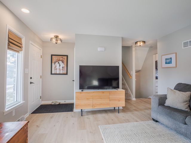 840 Appletree Drive, Schererville, IN 46375