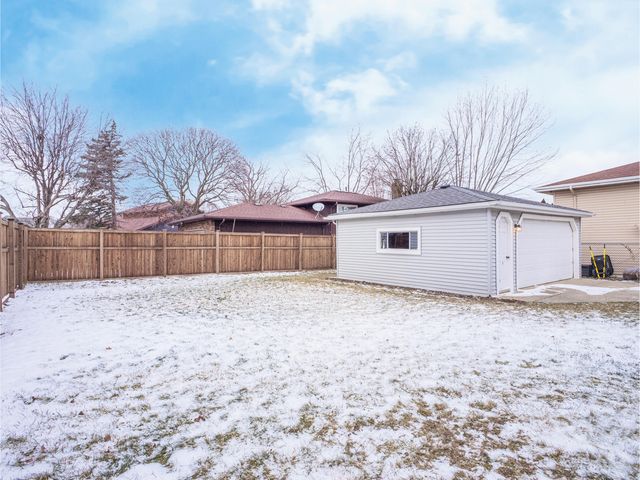 840 Appletree Drive, Schererville, IN 46375