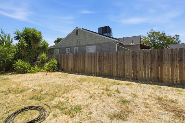 1404 Middlefield Ave, Stockton, CA 95204