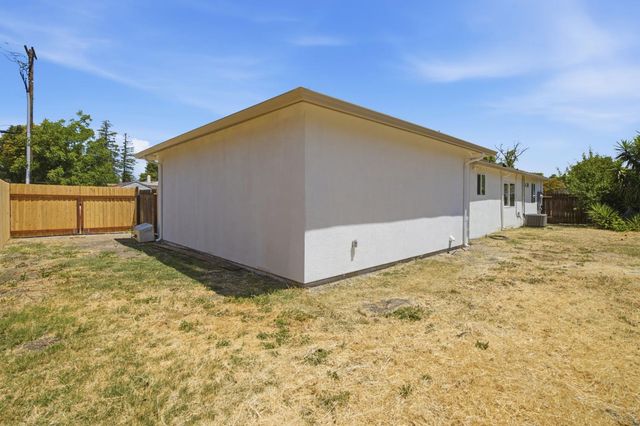 1404 Middlefield Ave, Stockton, CA 95204