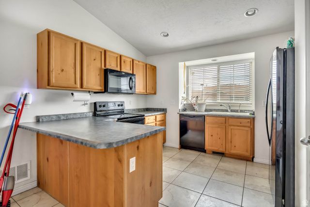 2882 S ADAM HILL WAY, Magna, UT 84044
