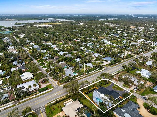 706 Flamevine Lane, Vero Beach, FL 32963