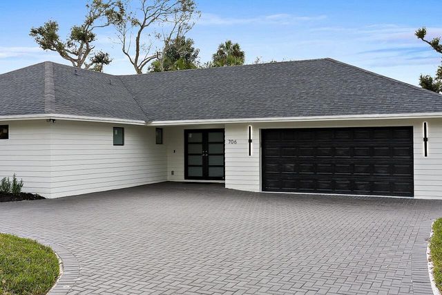 706 Flamevine Lane, Vero Beach, FL 32963