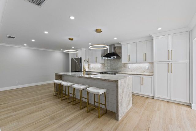 706 Flamevine Lane, Vero Beach, FL 32963