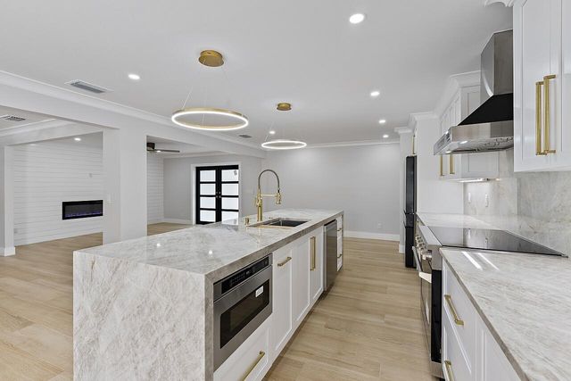 706 Flamevine Lane, Vero Beach, FL 32963