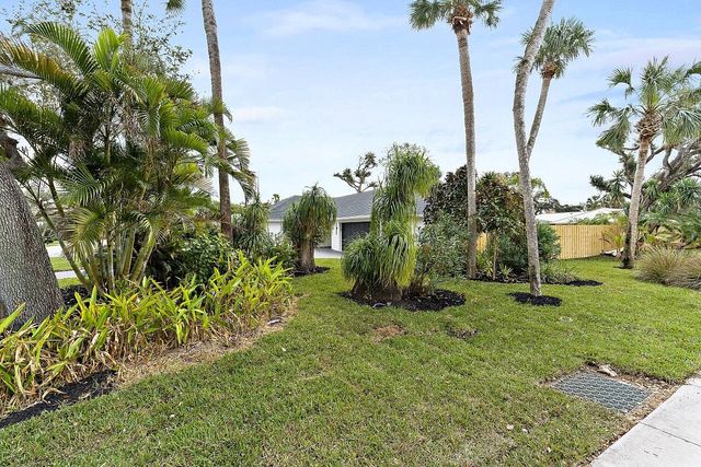 706 Flamevine Lane, Vero Beach, FL 32963