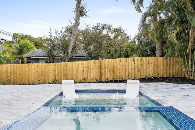 706 Flamevine Lane, Vero Beach, FL 32963