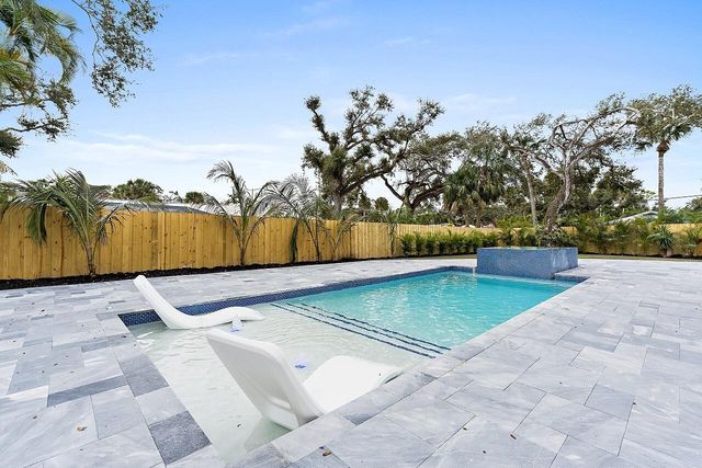 706 Flamevine Lane, Vero Beach, FL 32963