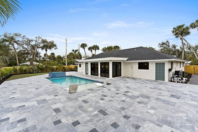 706 Flamevine Lane, Vero Beach, FL 32963