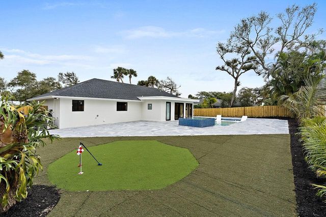 706 Flamevine Lane, Vero Beach, FL 32963