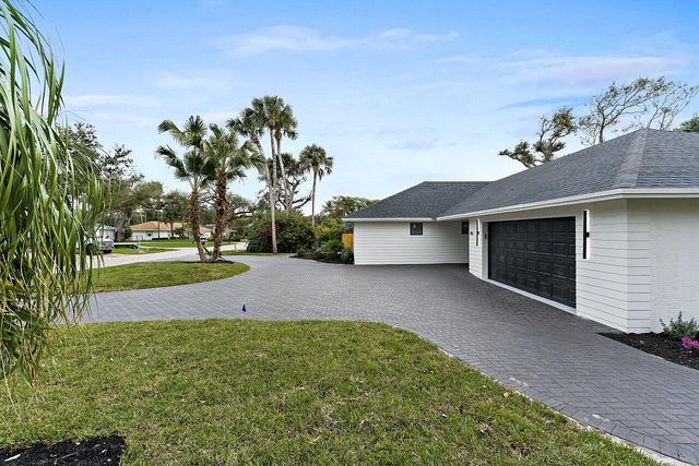 706 Flamevine Lane, Vero Beach, FL 32963