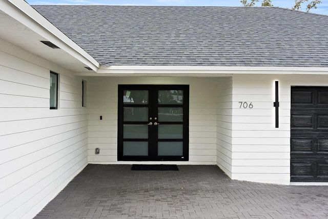 706 Flamevine Lane, Vero Beach, FL 32963