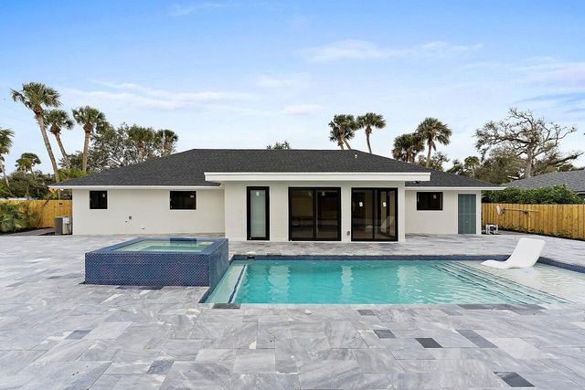 706 Flamevine Lane, Vero Beach, FL 32963