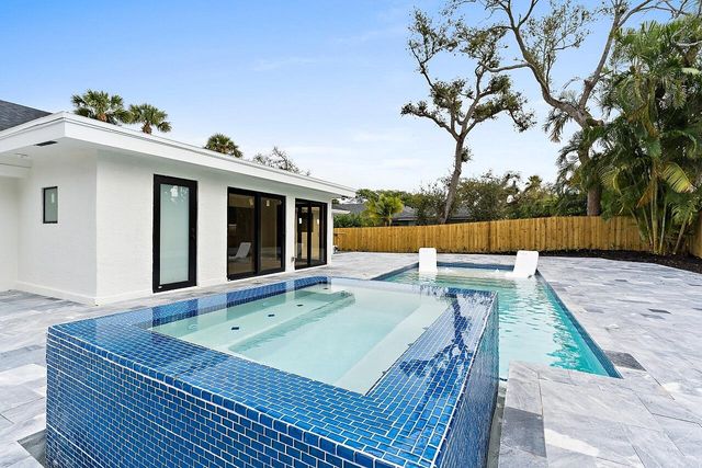 706 Flamevine Lane, Vero Beach, FL 32963