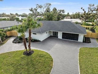 706 Flamevine Lane, Vero Beach, FL 32963