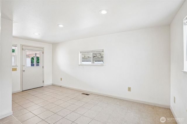 923 16th Street SW, Puyallup, WA 98371