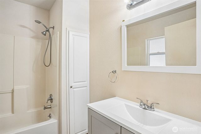923 16th Street SW, Puyallup, WA 98371