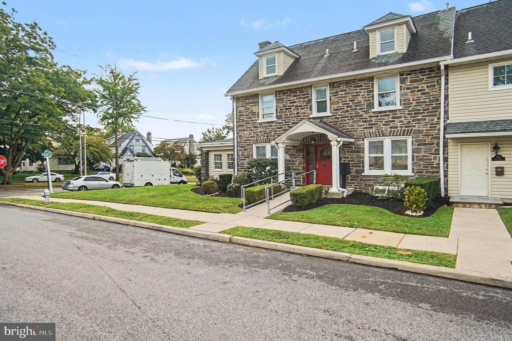 812 DARBY RD, Havertown, PA 19083 — photo 2