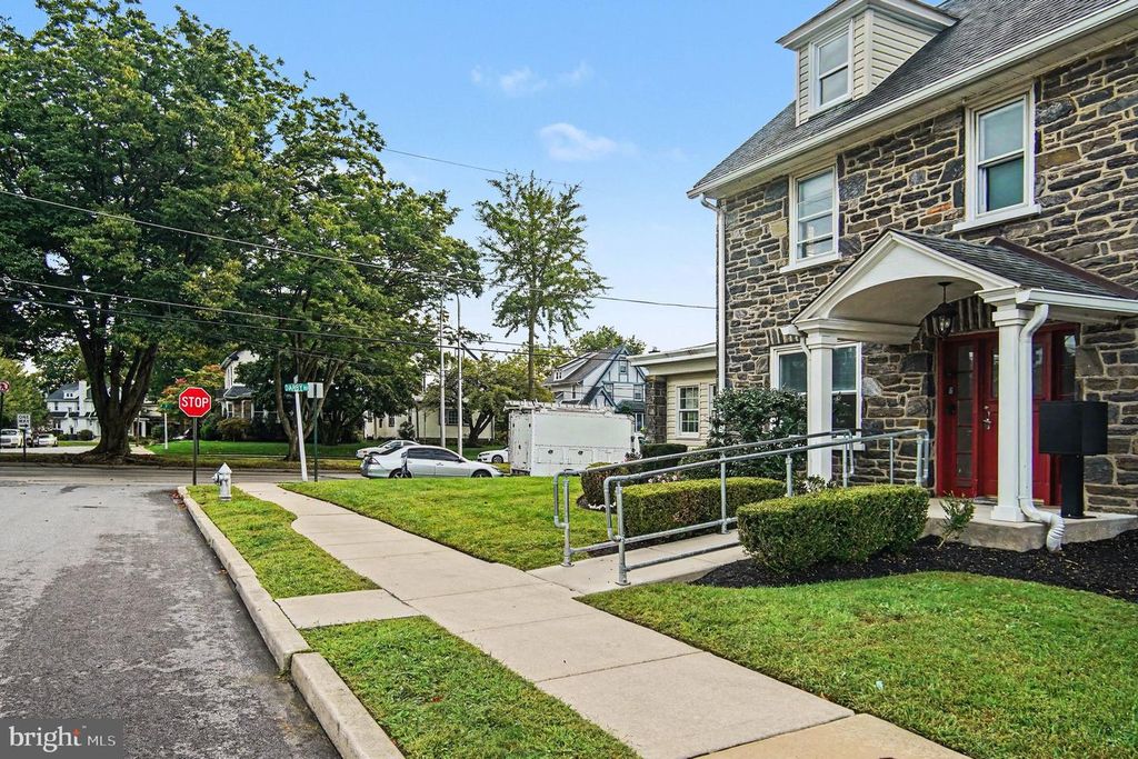 812 DARBY RD, Havertown, PA 19083 — photo 4