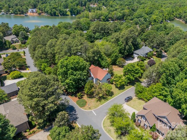 11043 Seven Coves Drive, Tega Cay, SC 29708