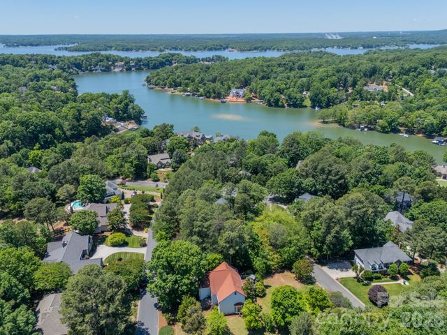 11043 Seven Coves Drive, Tega Cay, SC 29708