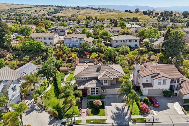 2696 SEQUOIA CREEK Drive, San Jose, CA 95121