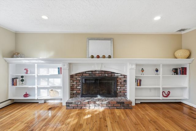 134 Bogastow Brook Rd, Holliston, MA 01746