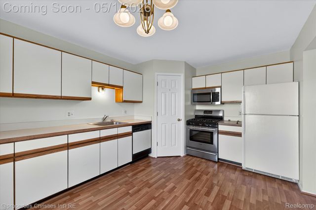 2513 Samoset Road, Royal Oak, MI 48073