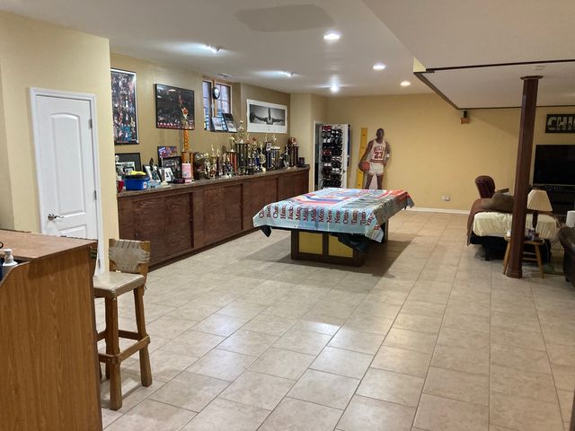 8619 W Sunset Road, Niles, IL 60714