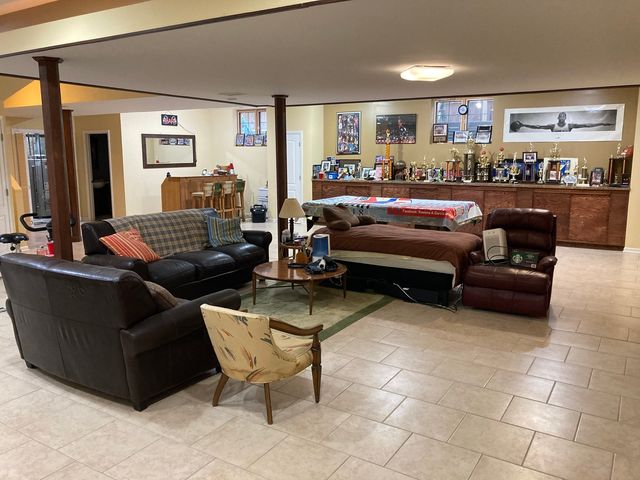 8619 W Sunset Road, Niles, IL 60714