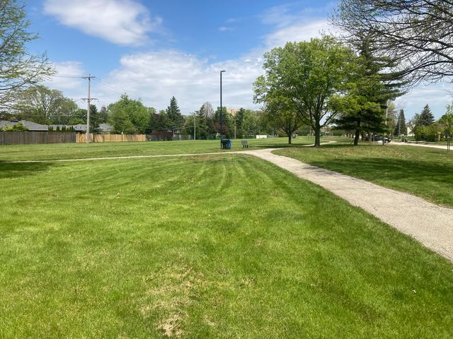 8619 W Sunset Road, Niles, IL 60714