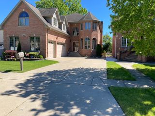 8619 W Sunset Road, Niles, IL 60714