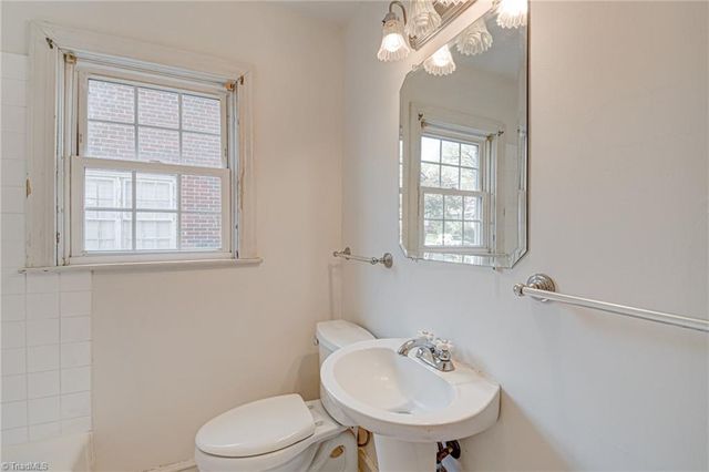 1161 S Hawthorne Road, Winston-salem, NC 27103