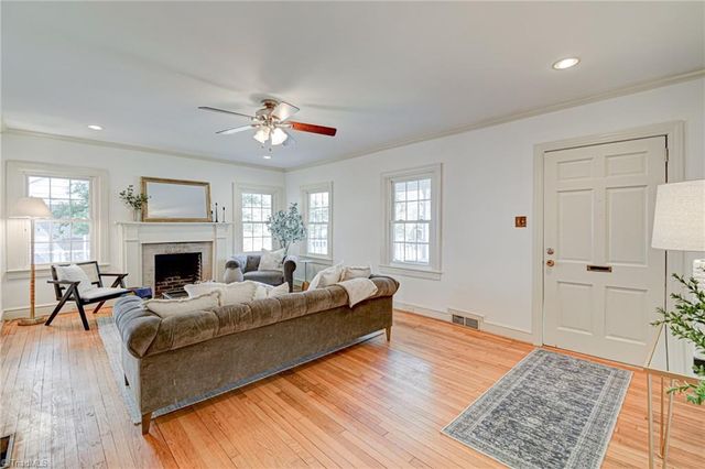 1161 S Hawthorne Road, Winston-salem, NC 27103