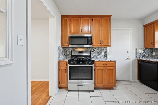 201 E 7th Street, Owasso, OK 74055