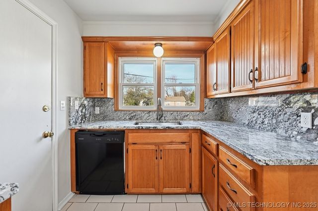 201 E 7th Street, Owasso, OK 74055