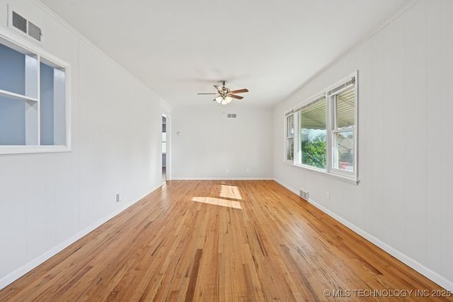 201 E 7th Street, Owasso, OK 74055