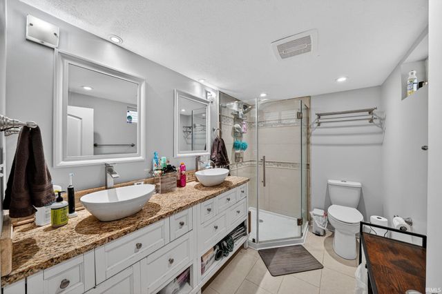 2240 Parkview Place, South Bend, IN 46616