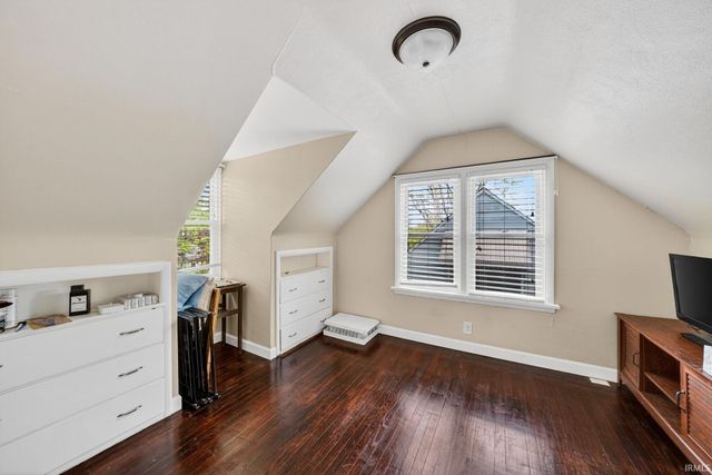 2240 Parkview Place, South Bend, IN 46616