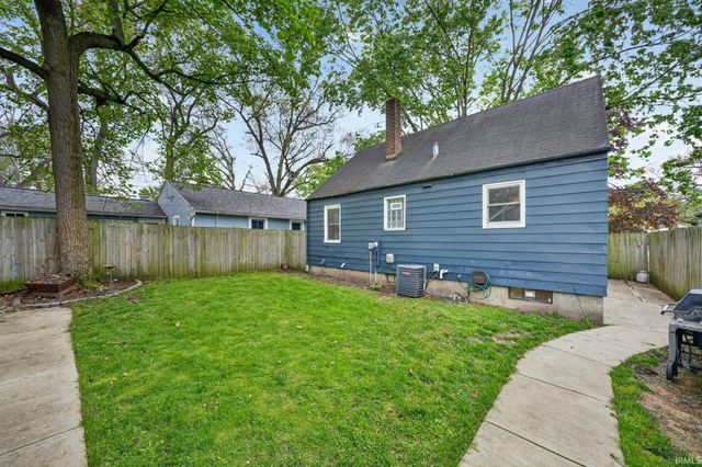 2240 Parkview Place, South Bend, IN 46616