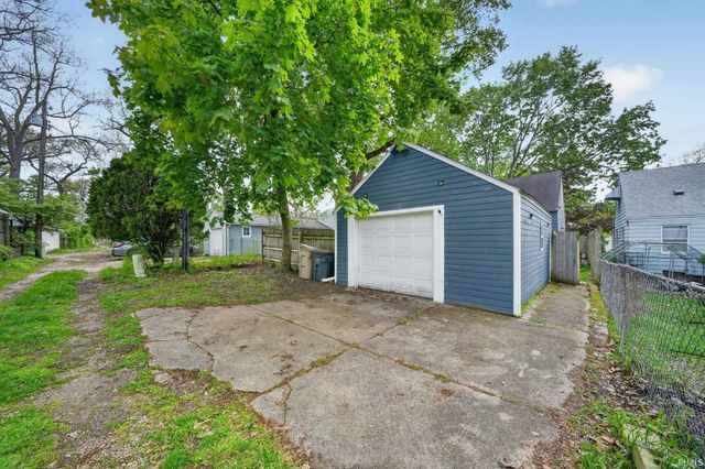 2240 Parkview Place, South Bend, IN 46616