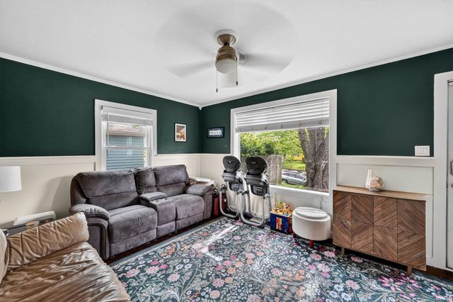 2240 Parkview Place, South Bend, IN 46616