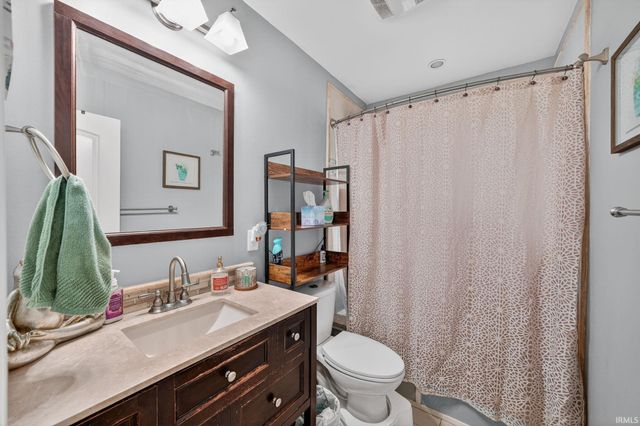 2240 Parkview Place, South Bend, IN 46616