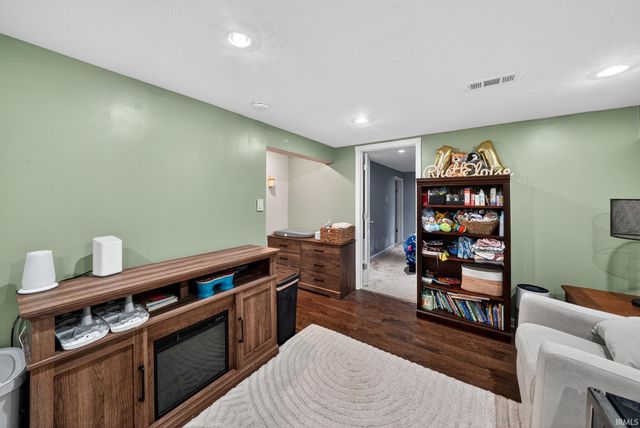 2240 Parkview Place, South Bend, IN 46616