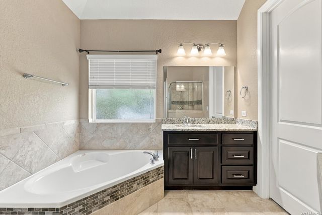 146 ESCALERA CIR, Boerne, TX 78006