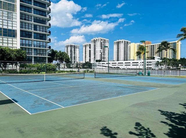 800 Parkview Dr 612, Hallandale Beach, FL 33009