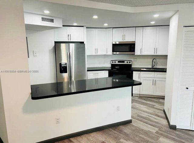 800 Parkview Dr 612, Hallandale Beach, FL 33009