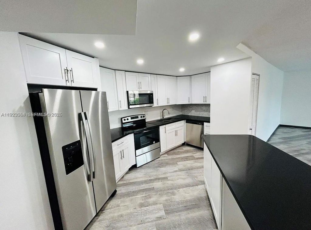 800 Parkview Dr 612, Hallandale Beach, FL 33009