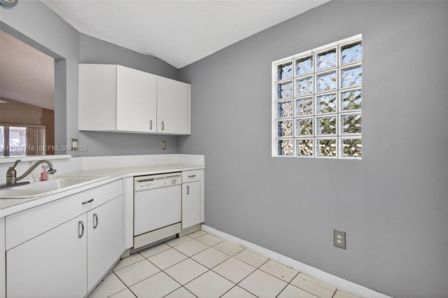 1244 NW 171st Ave, Pembroke Pines, FL 33028